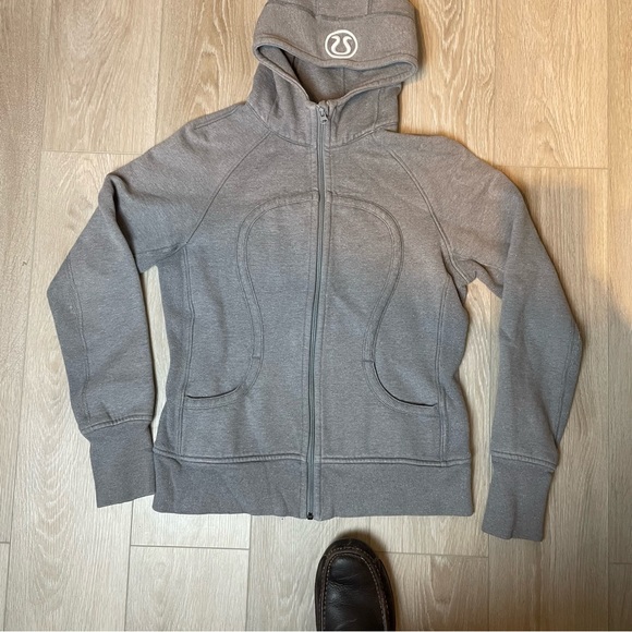 Lululemon Scuba Hoodie *Sparkle
Heathered Blurred Grey / Blurred Grey - Picture 3 of 10